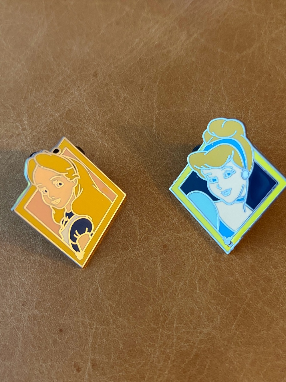 *SET* Alice and Cinderella Classic Character Diamond Pins